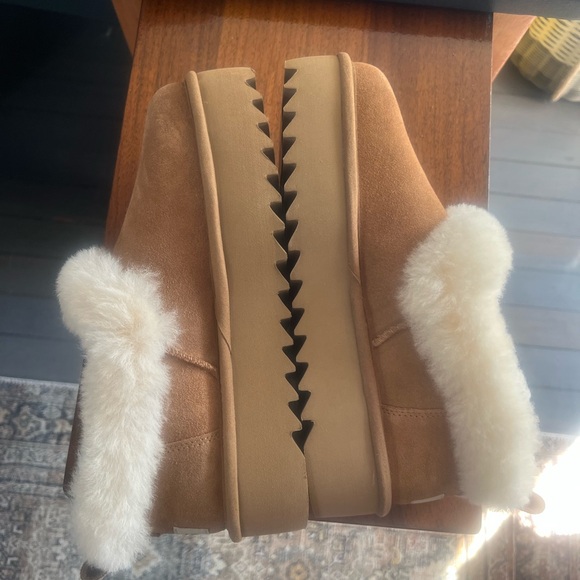 UGG  Tazzellre Chestnut Suede Shearling-Lined  with Cream Fur Collar - Picture 4 of 7